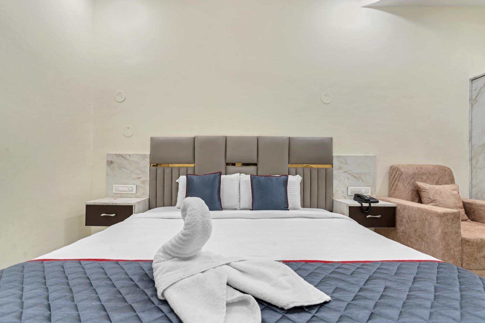 Hotel Sky Land Khammam ภายนอก รูปภาพ