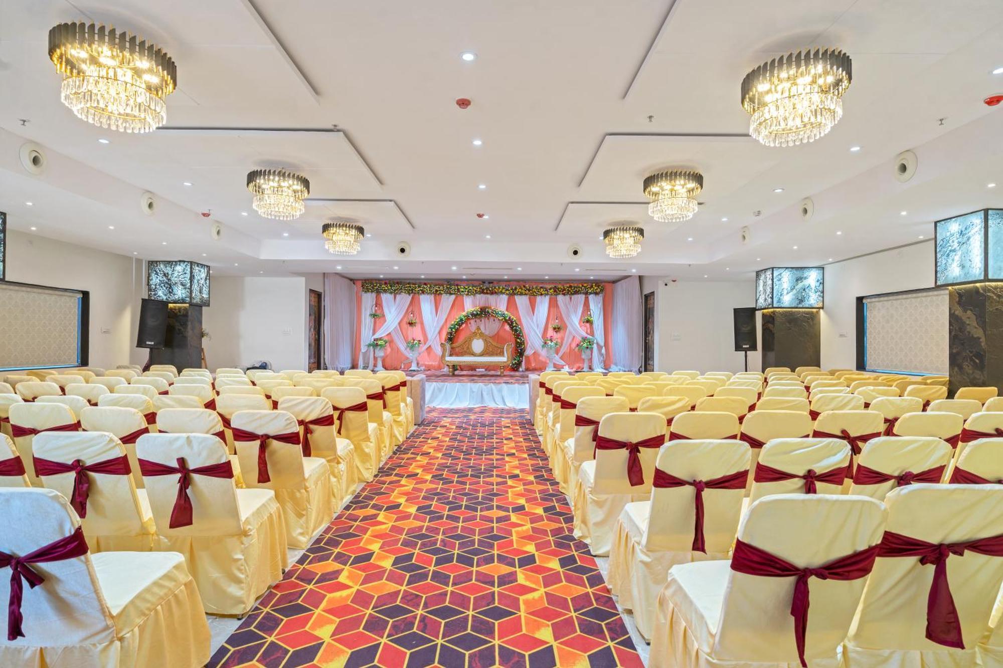 Hotel Sky Land Khammam ภายนอก รูปภาพ